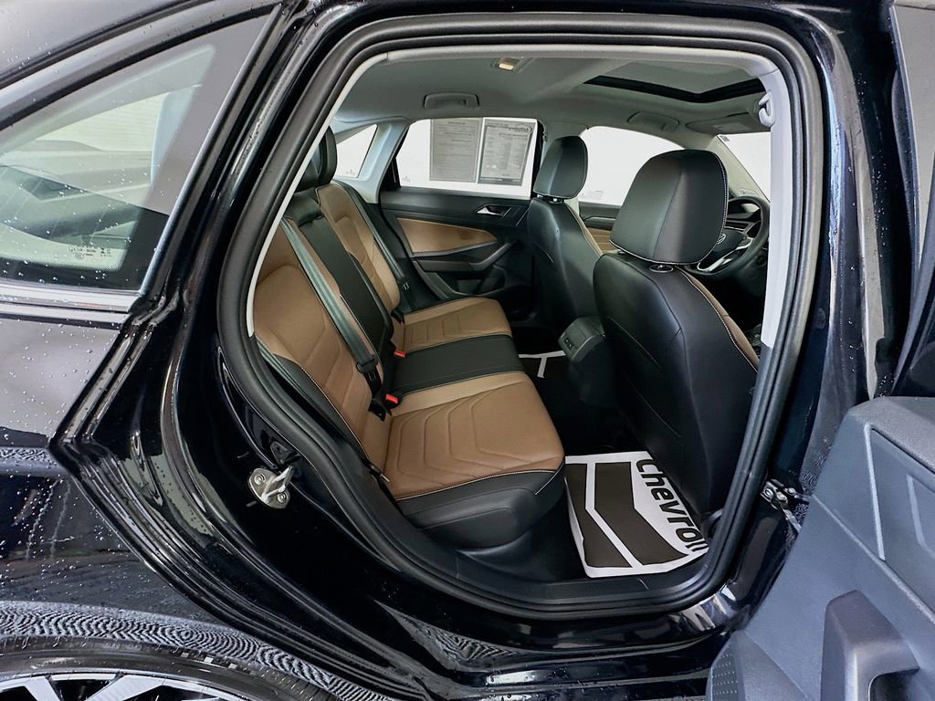Used 2025 Volkswagen Jetta SEL FWD image 29