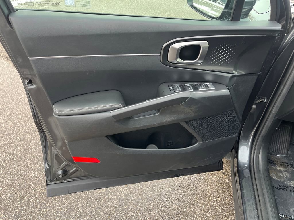 Used 2024 Kia Sorento LX image 19