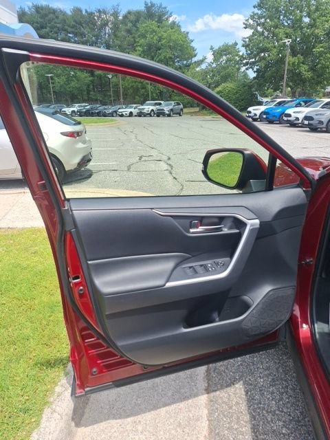 Used 2019 Toyota RAV4 XLE w/ Carpet Mat Package AWD/4WD image 8