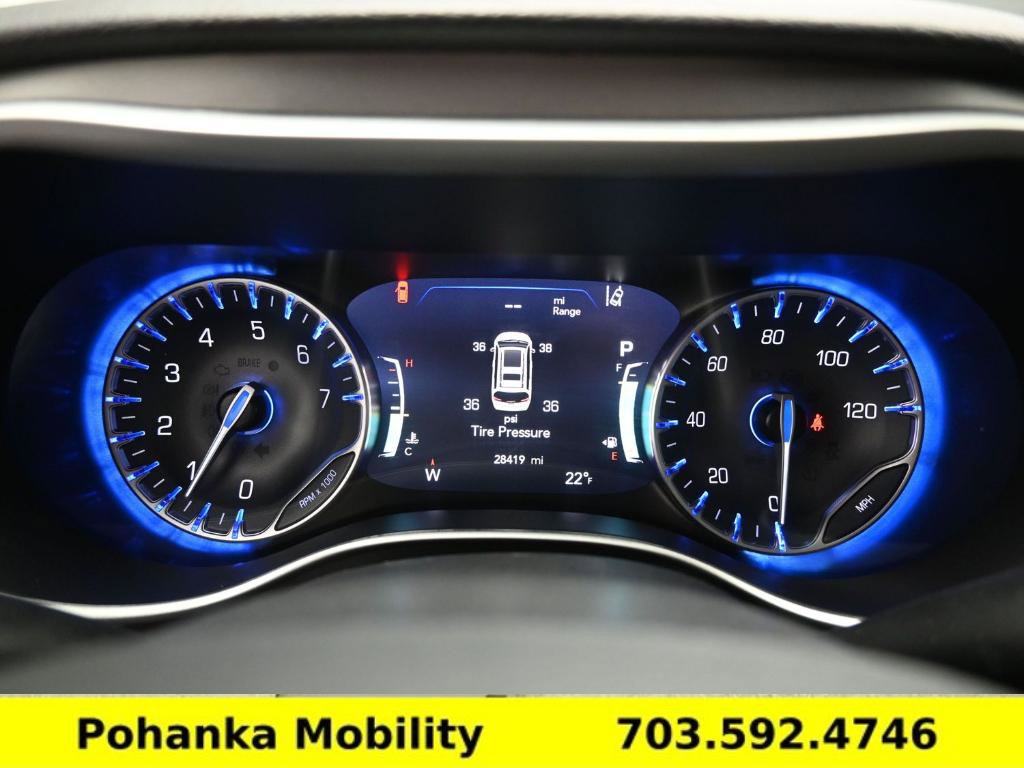 Used 2024 Chrysler Pacifica Touring-L image 10