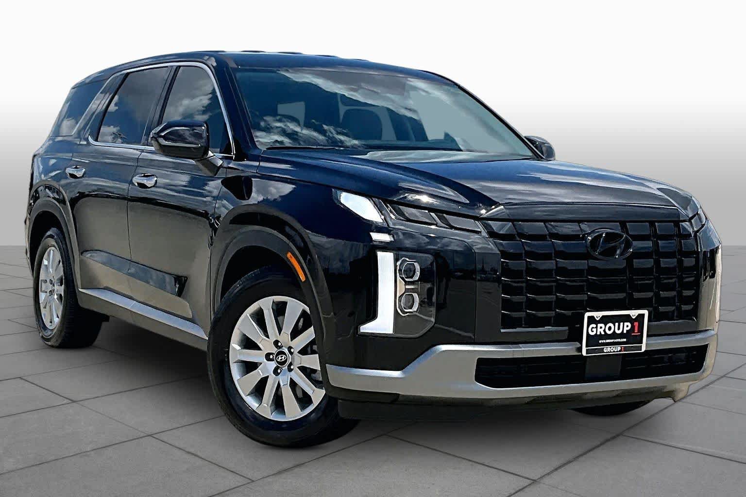 Used 2025 Hyundai Palisade SE FWD image 3