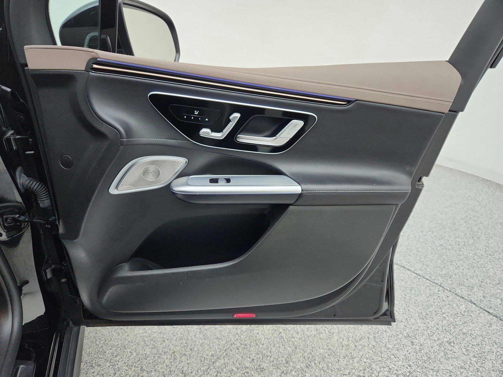 Used 2023 Mercedes-Benz EQE 350+ SUV image 24