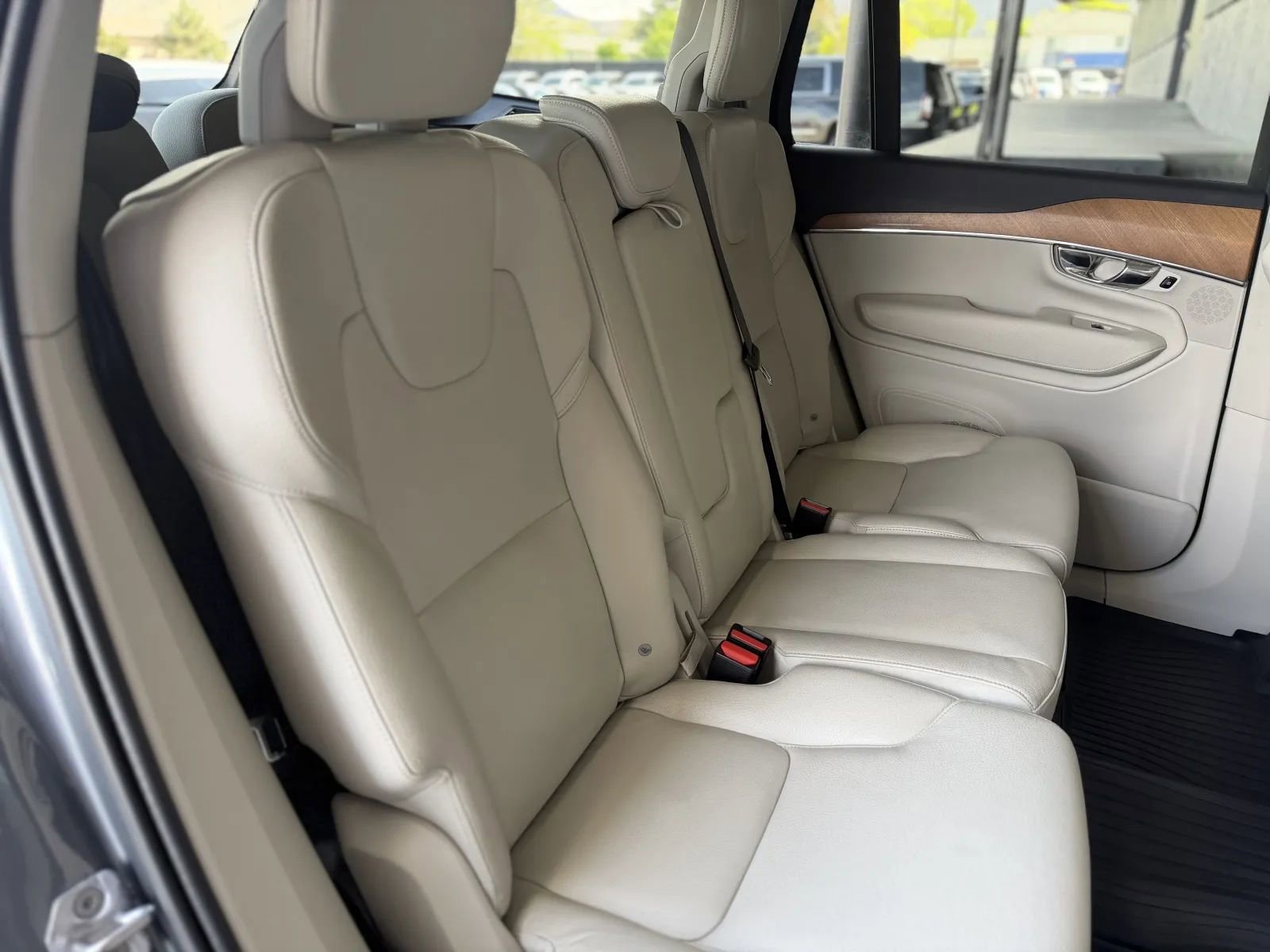 Used 2016 Volvo XC90 T6 Momentum image 19