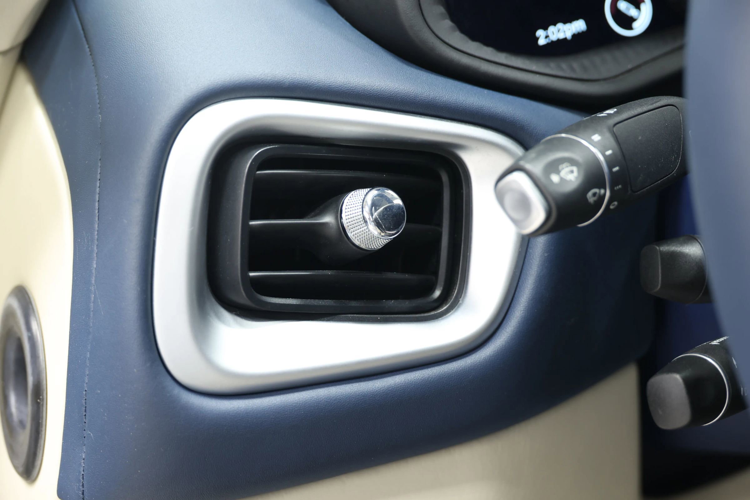 Used 2017 Aston Martin DB11 V12 image 26