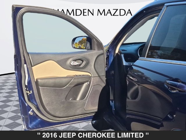 Used 2016 Jeep Cherokee Limited AWD/4WD image 11