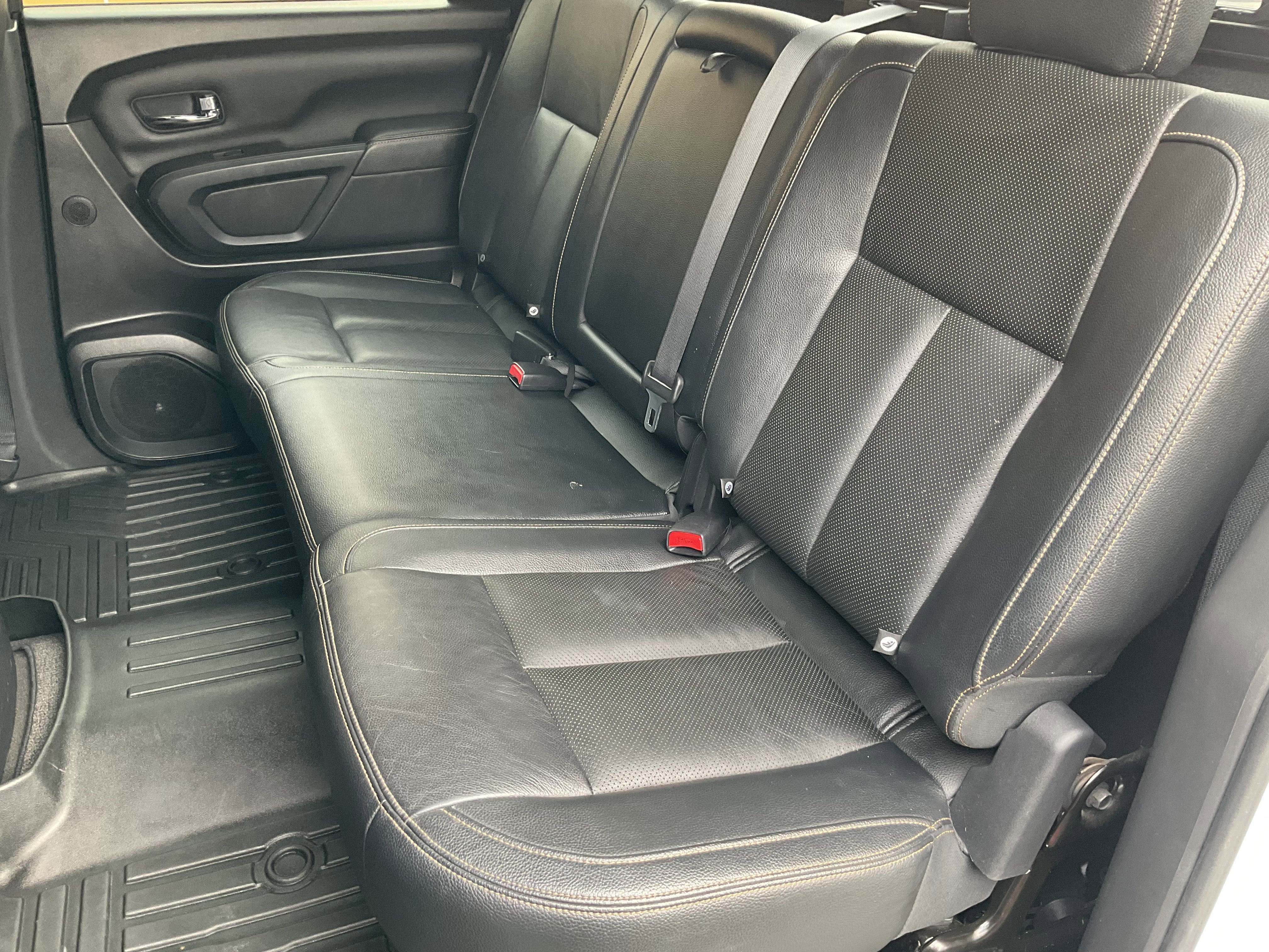 Used 2019 Nissan Titan SL w/ Midnight Edition image 40