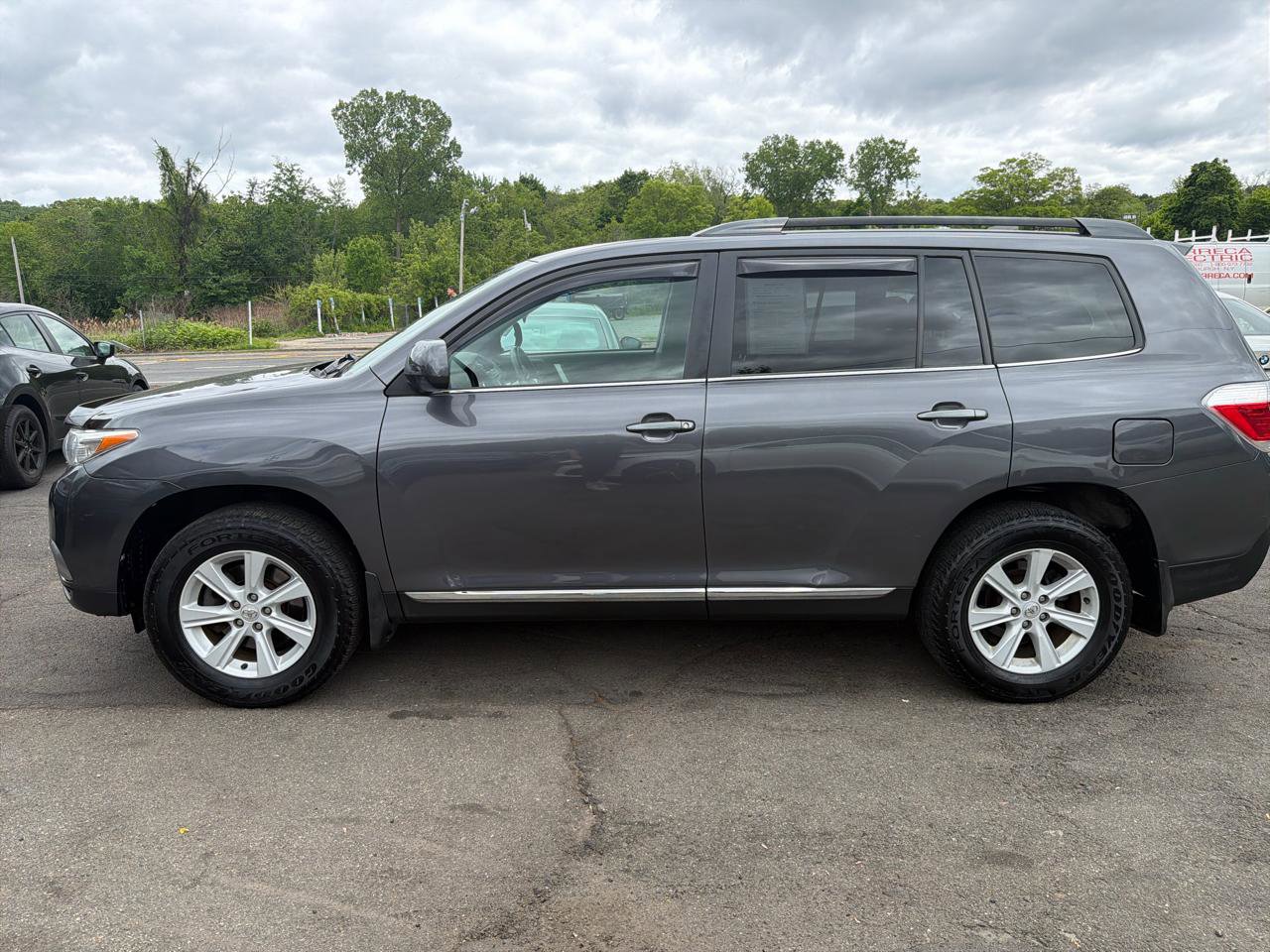 Used 2012 Toyota Highlander SE w/ Tow Pkg AWD/4WD image 12