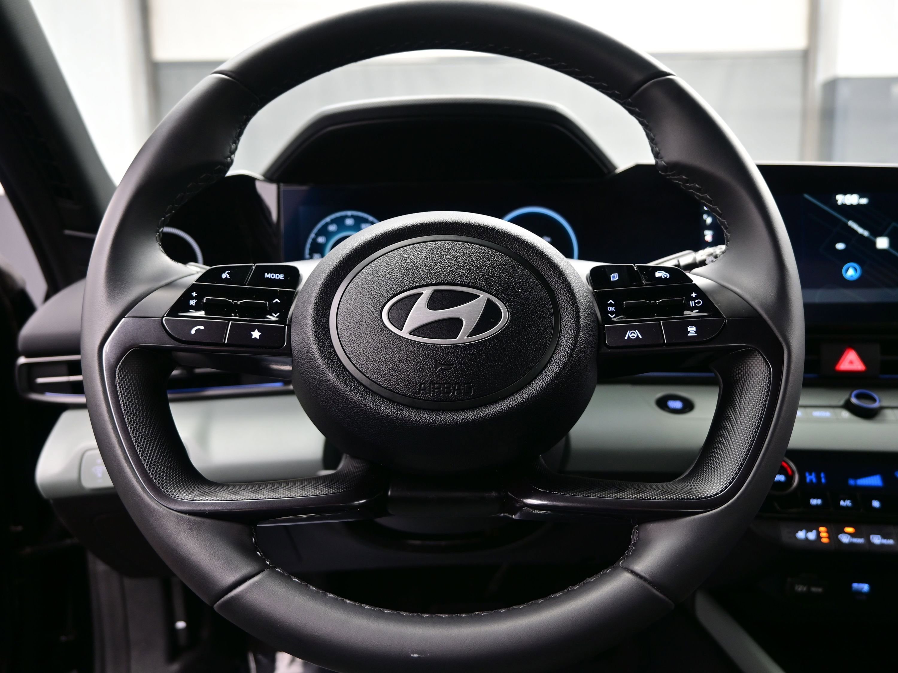 Certified 2025 Hyundai Elantra Limited image 24