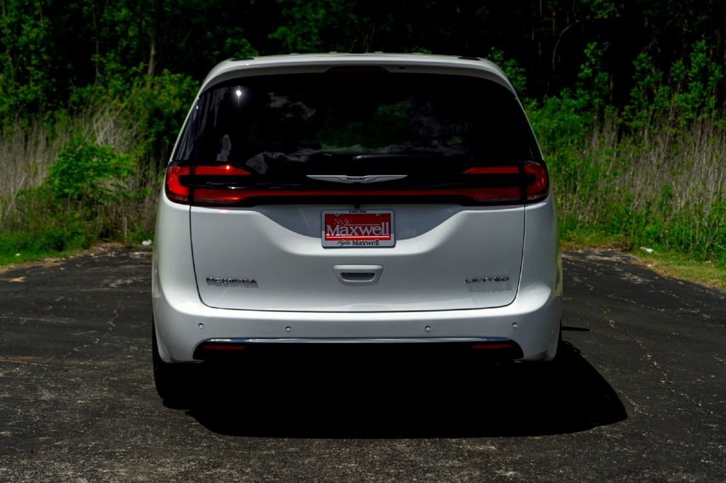 New 2026 Chrysler Pacifica Limited FWD image 7