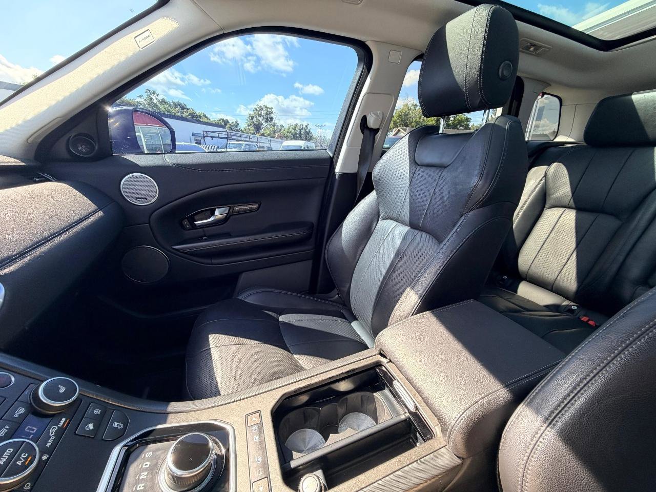 Used 2019 Land Rover Range Rover Evoque SE AWD/4WD image 24