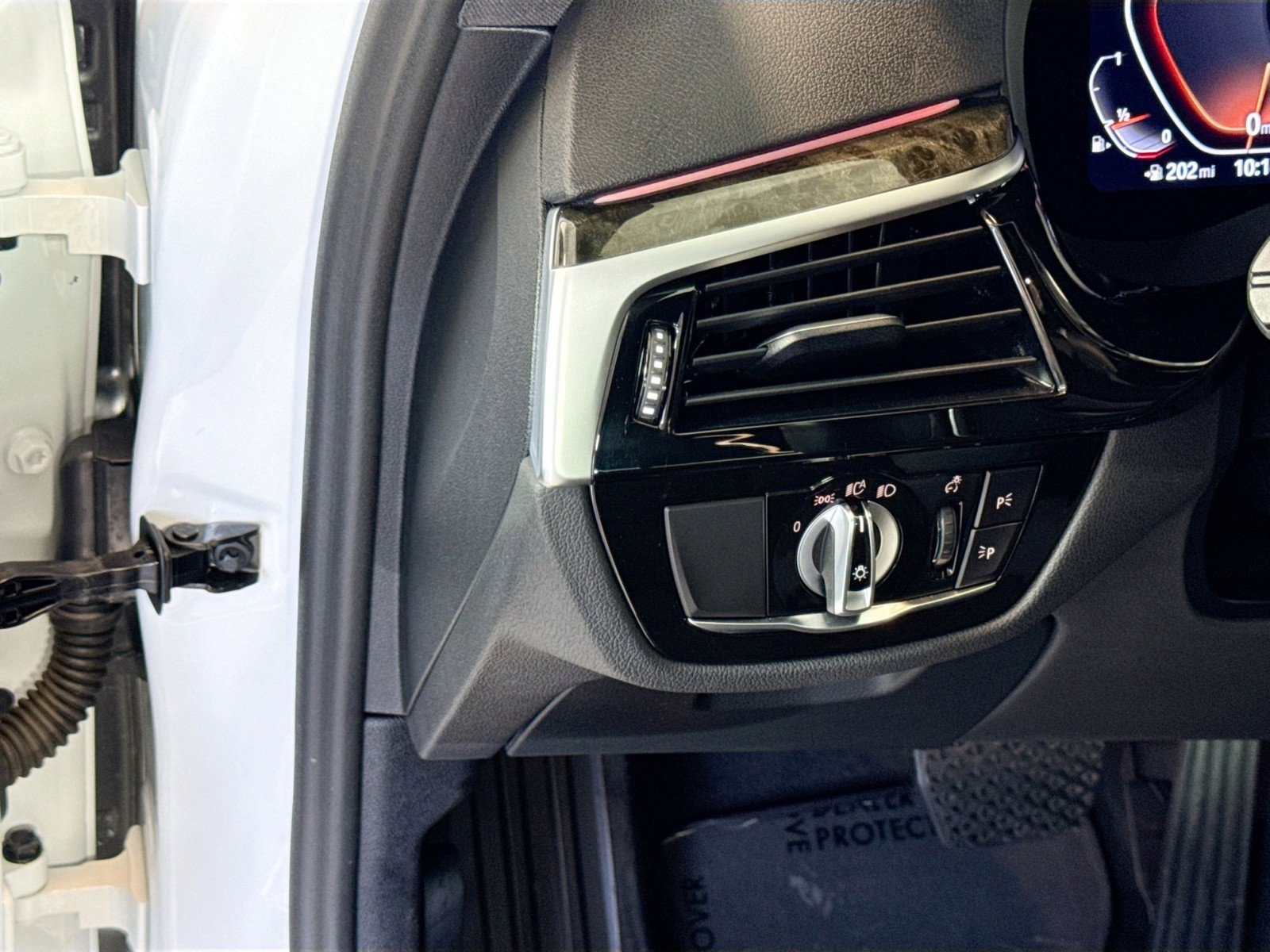 Used 2023 BMW 540i w/ Premium Package image 13