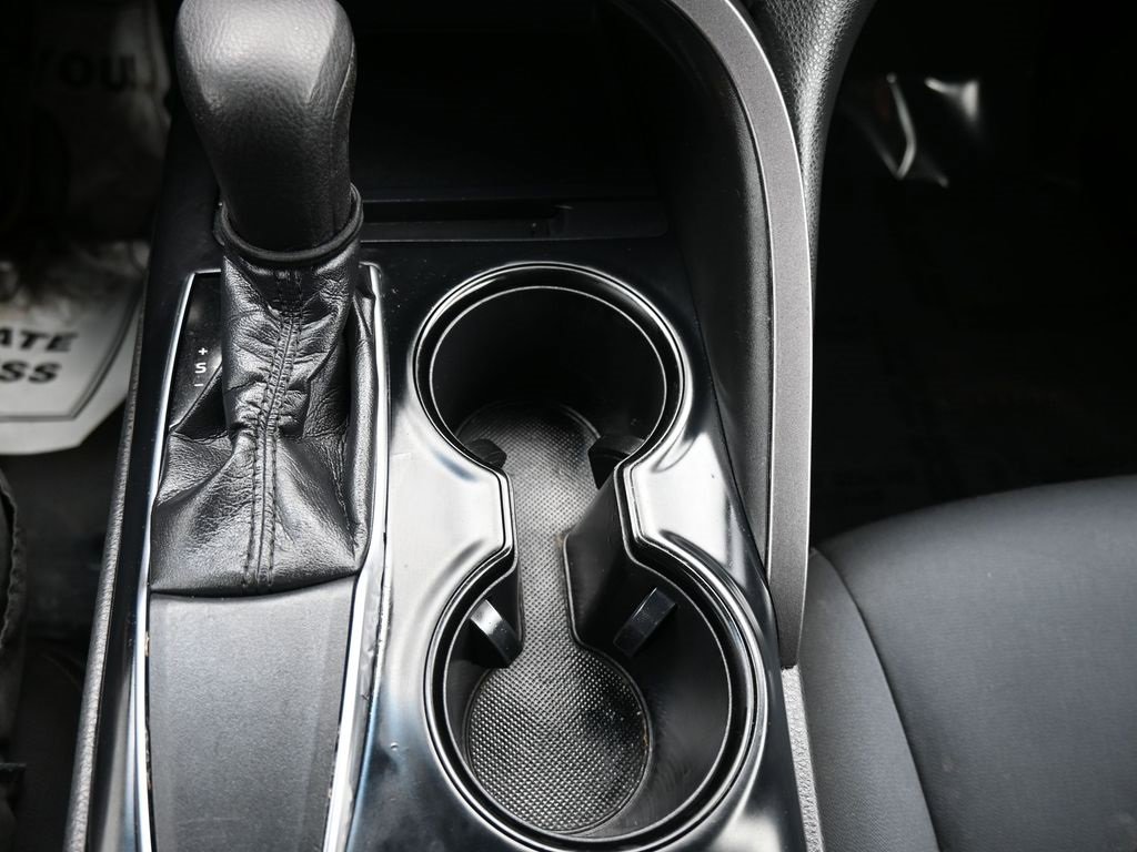 Used 2018 Toyota Camry LE image 27