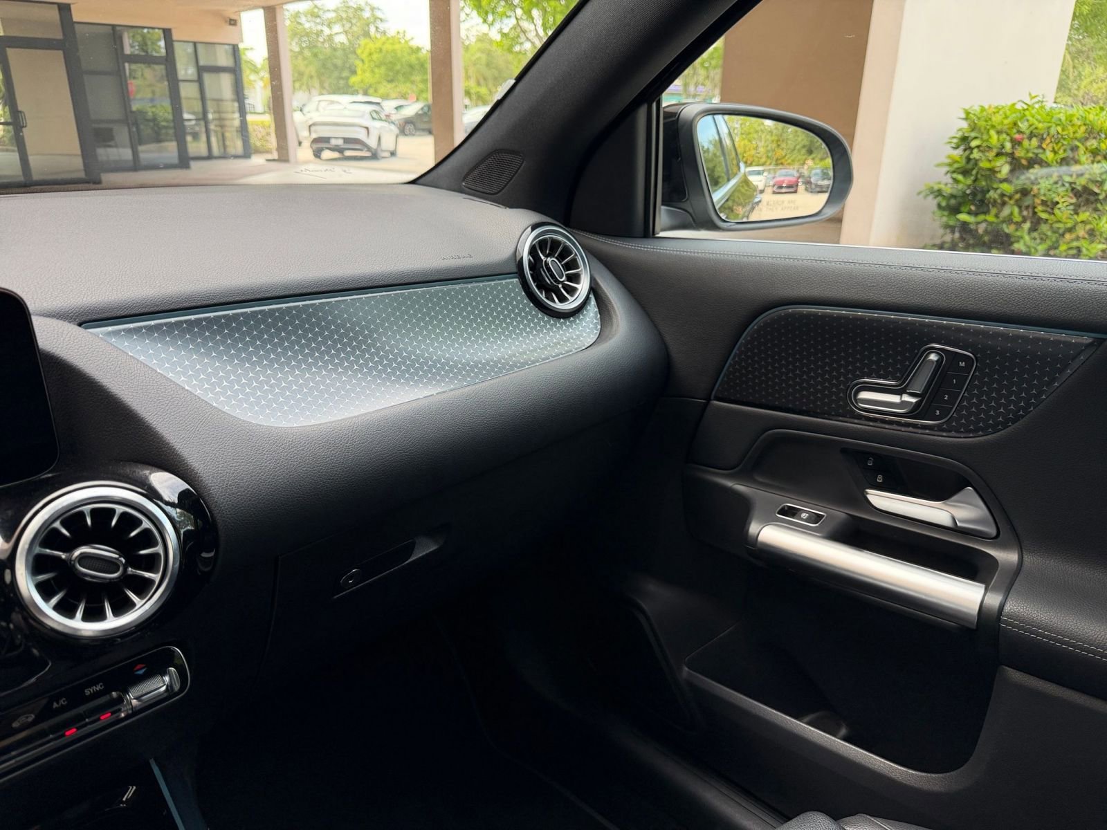 Used 2025 Mercedes-Benz GLA 250 image 31