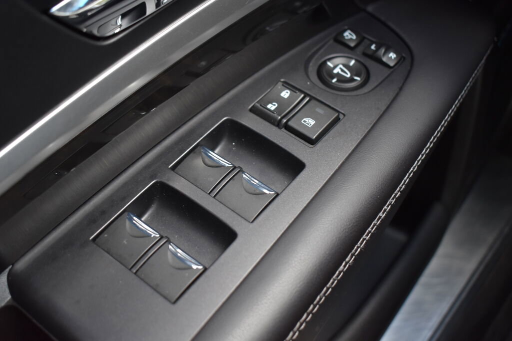 Used 2018 Acura RLX Sport Hybrid w/ Advance Pkg image 16