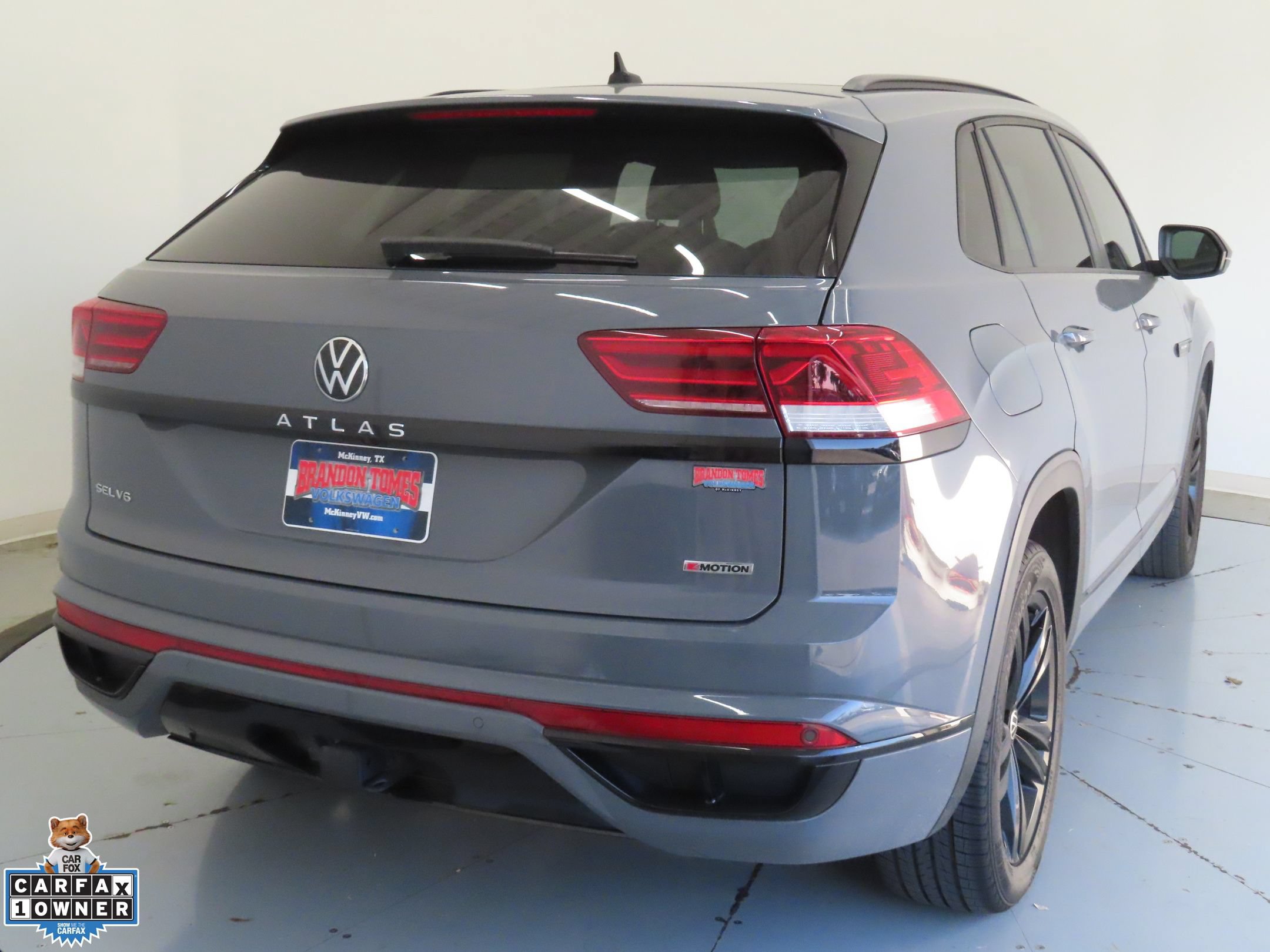 Used 2022 Volkswagen Atlas Cross Sport SEL R-Line AWD/4WD image 3