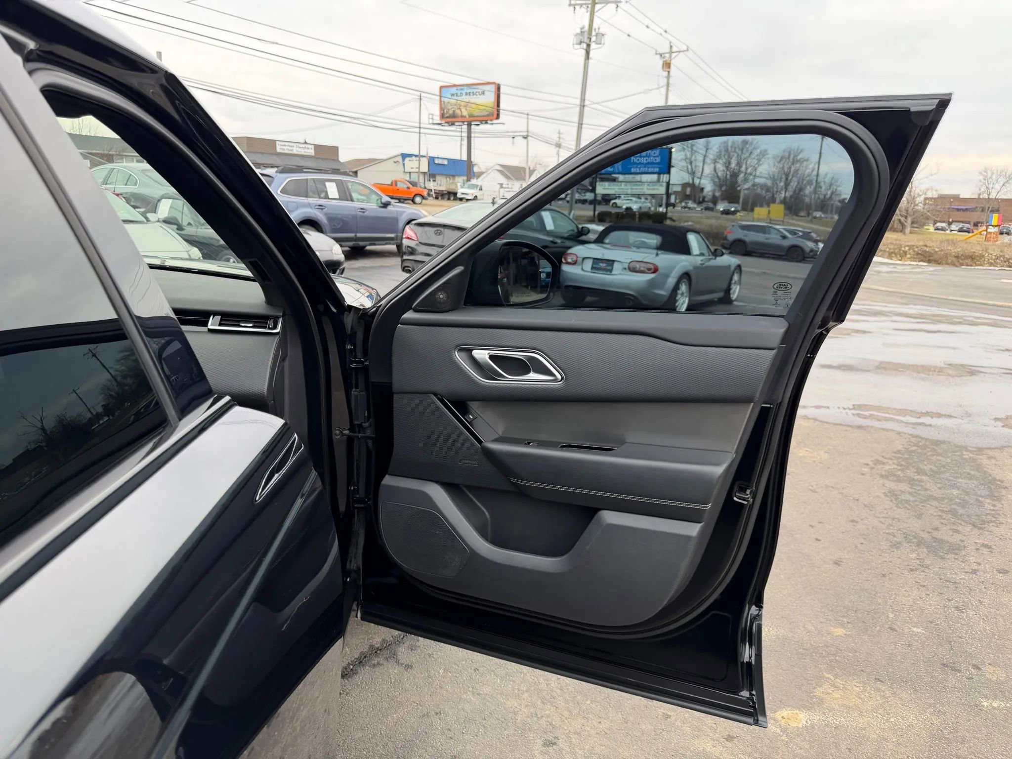 Used 2020 Land Rover Range Rover Velar S image 39