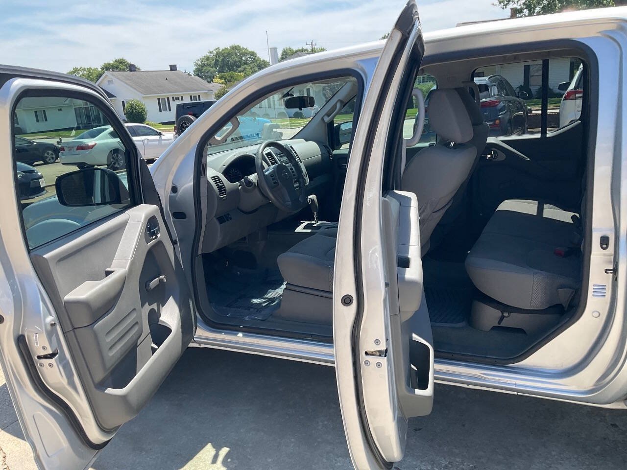 Used 2015 Nissan Frontier S RWD image 9