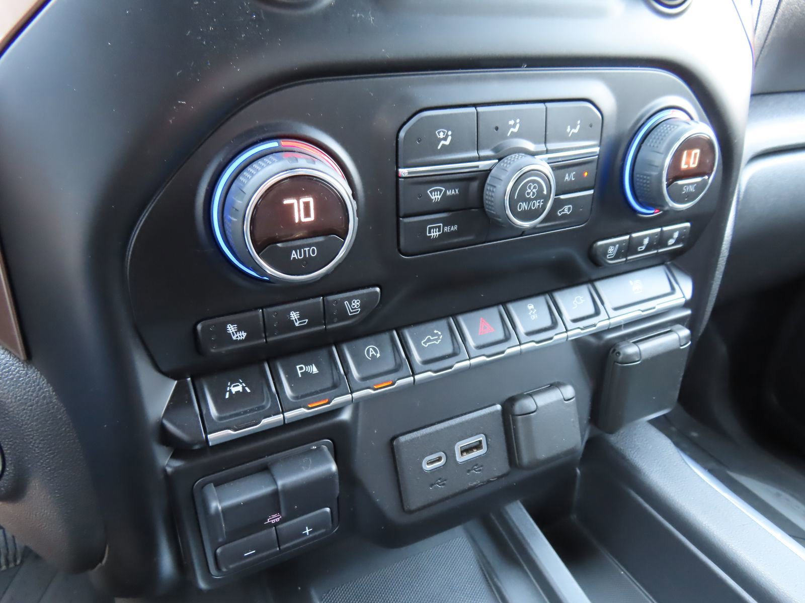 Used 2019 Chevrolet Silverado 1500 High Country AWD/4WD image 27