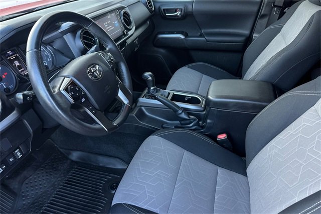 Used 2022 Toyota Tacoma TRD Off-Road image 11