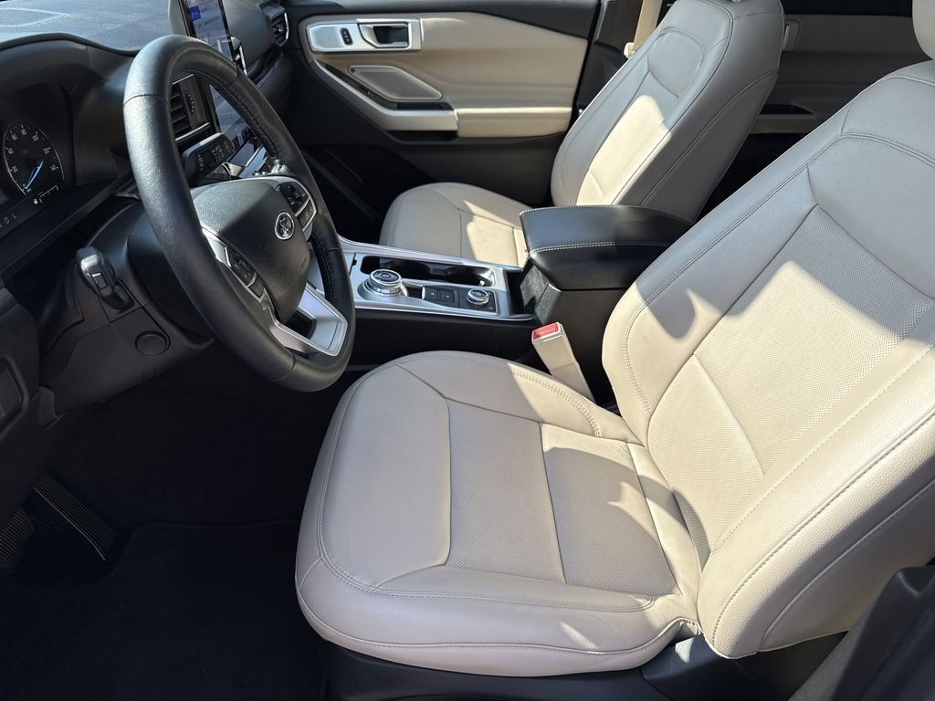 Used 2022 Ford Explorer Limited w/ Limited Technology Package AWD/4WD image 9