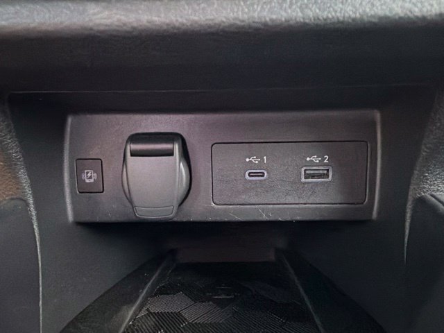 Used 2024 Nissan Versa SR FWD image 28