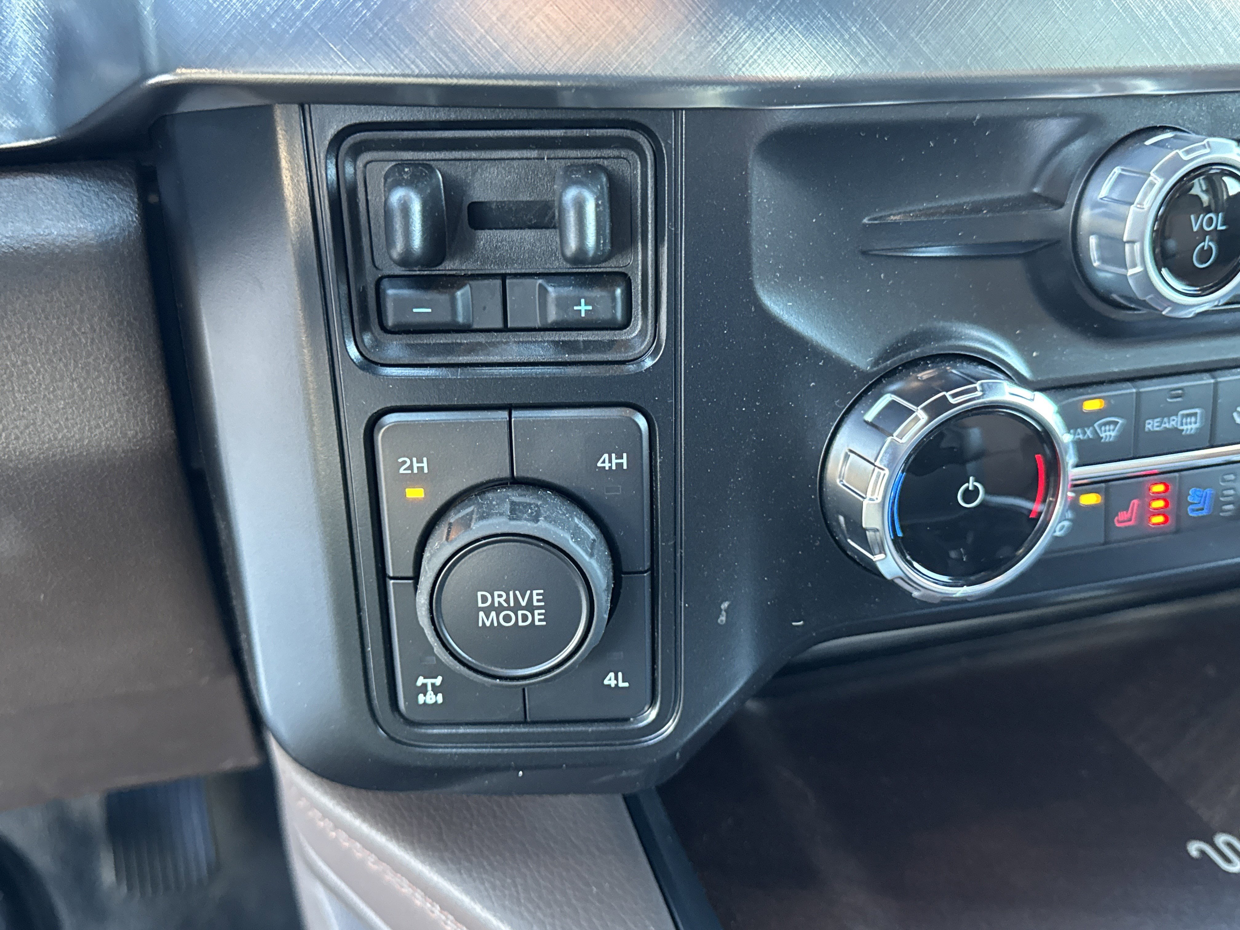 Used 2025 Ford F350 King Ranch w/ FX4 Off-Road Package image 30