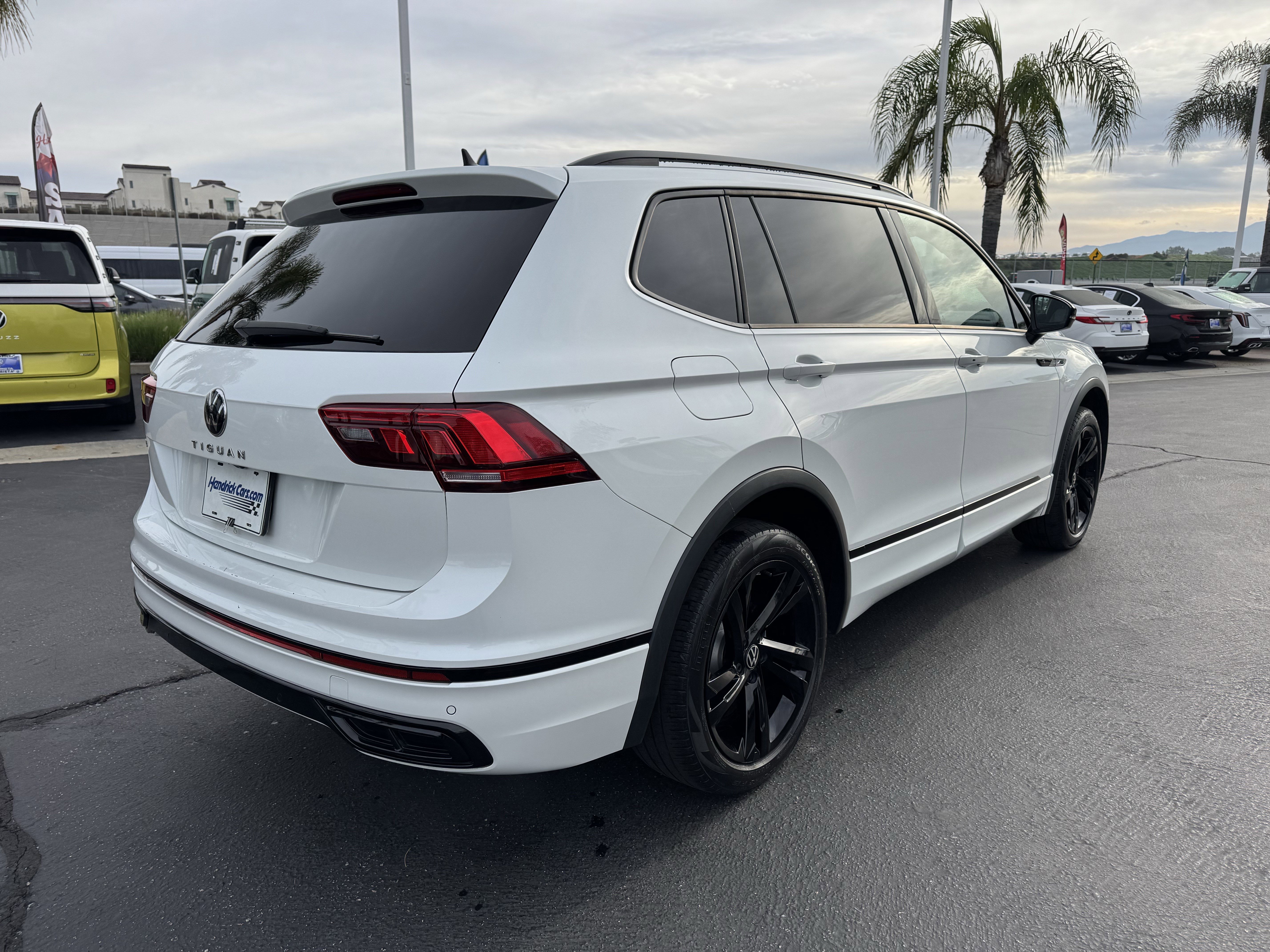 Used 2023 Volkswagen Tiguan SE R-Line image 10