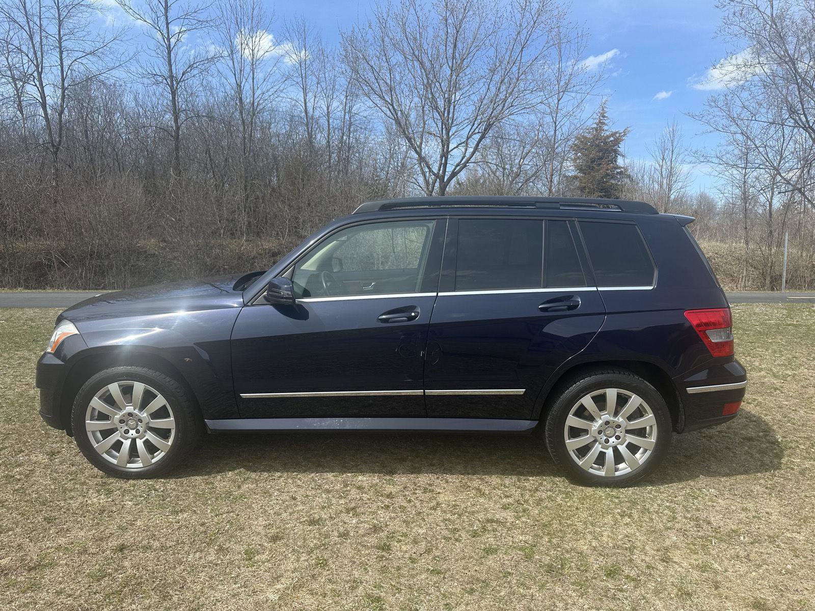 Used 2010 Mercedes-Benz GLK 350 4MATIC image 2