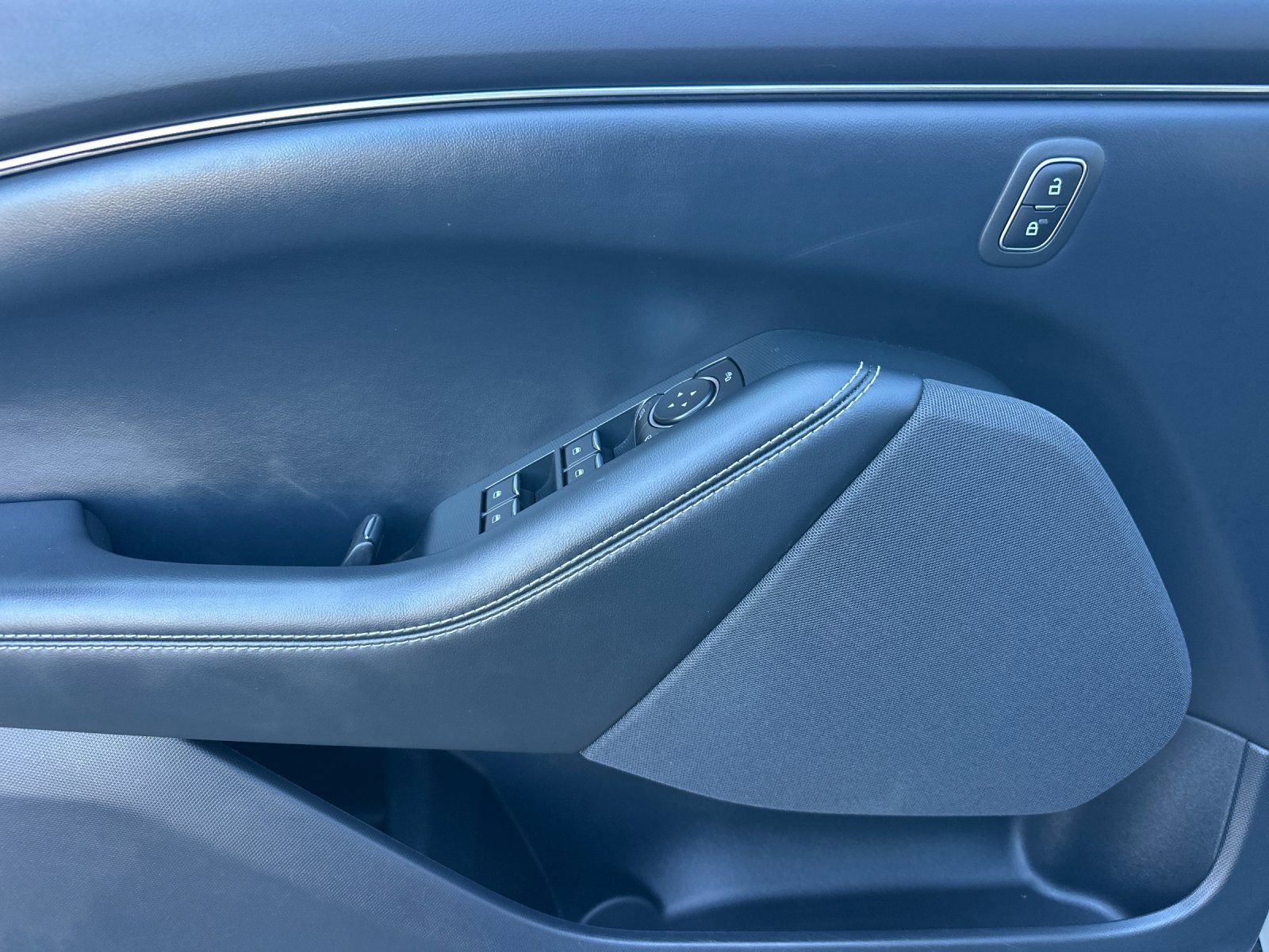 Used 2021 Ford Mustang Mach-E Select image 11