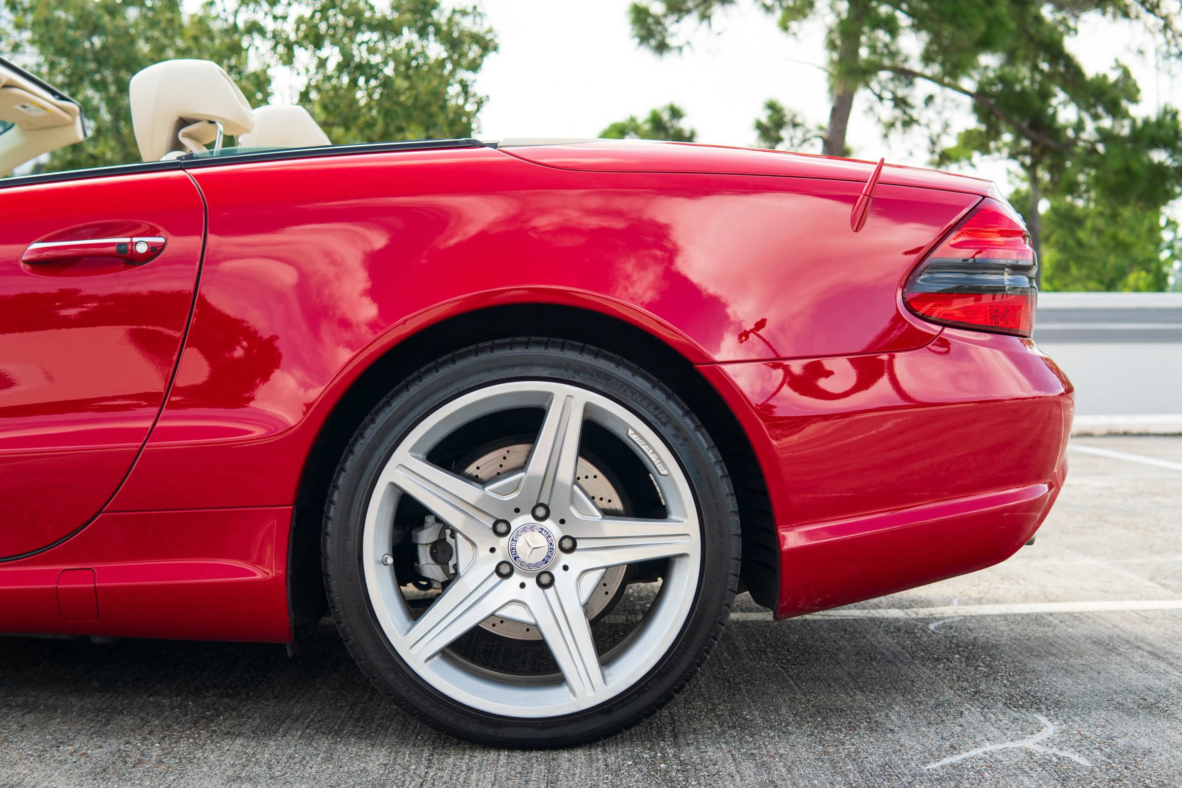Used 2011 Mercedes-Benz SL 550 image 24