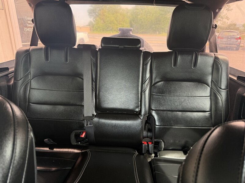 Used 2023 Jeep Wrangler Unlimited Sahara AWD/4WD image 34