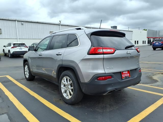 Used 2017 Jeep Cherokee Latitude w/ Cold Weather Group AWD/4WD image 5