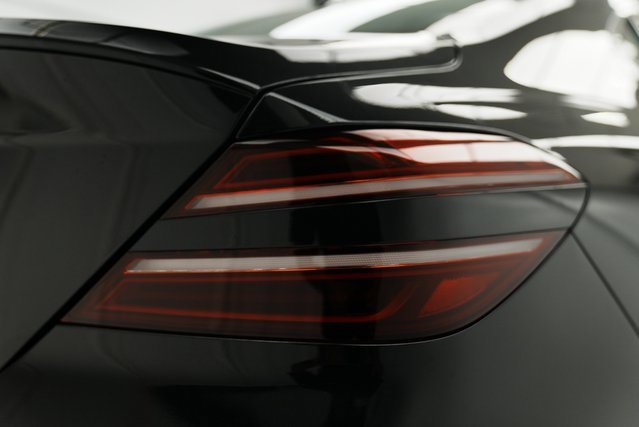 Used 2025 Genesis G70 2.5T image 19