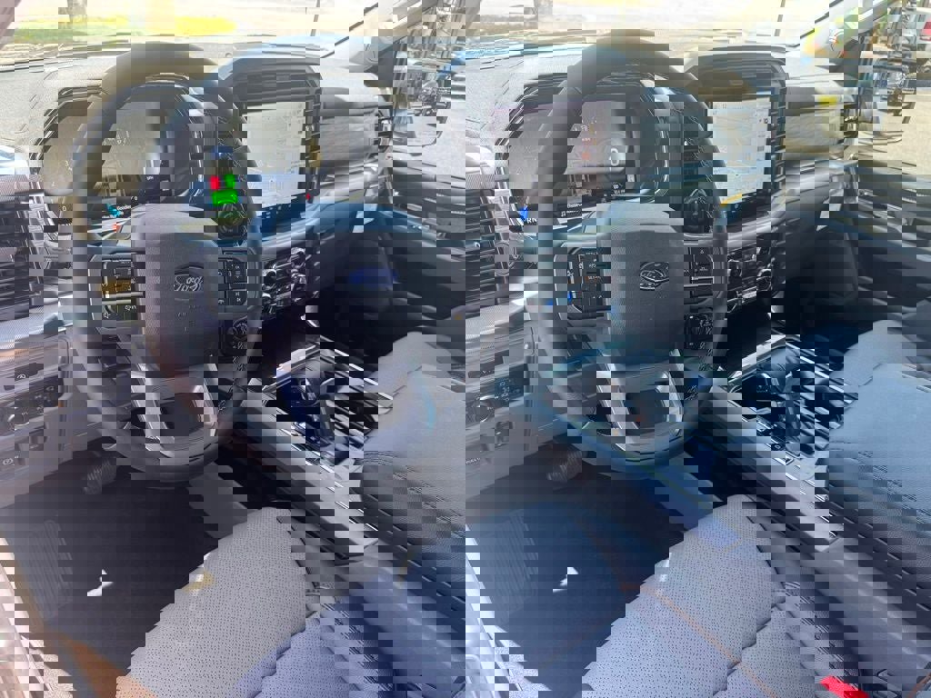 New 2025 Ford F150 Lariat w/ Equipment Group 501A Mid image 16