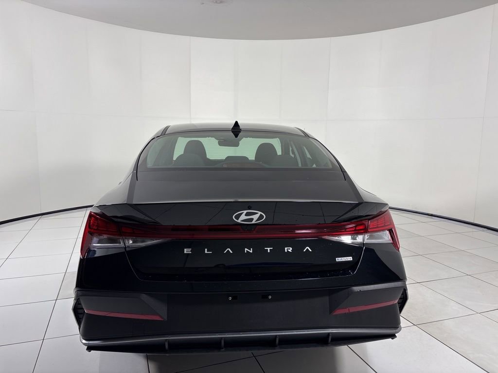 New 2025 Hyundai Elantra Hybrid FWD image 4