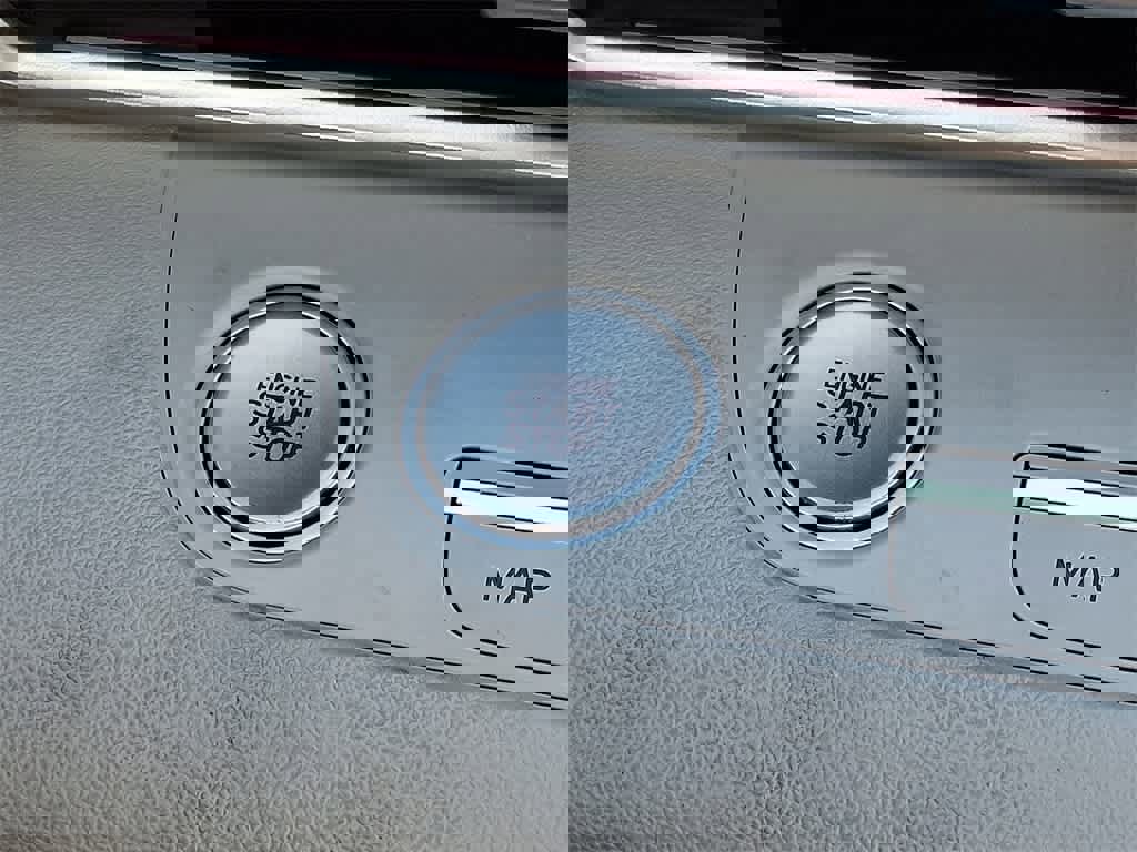 Used 2025 Hyundai Elantra Limited image 22