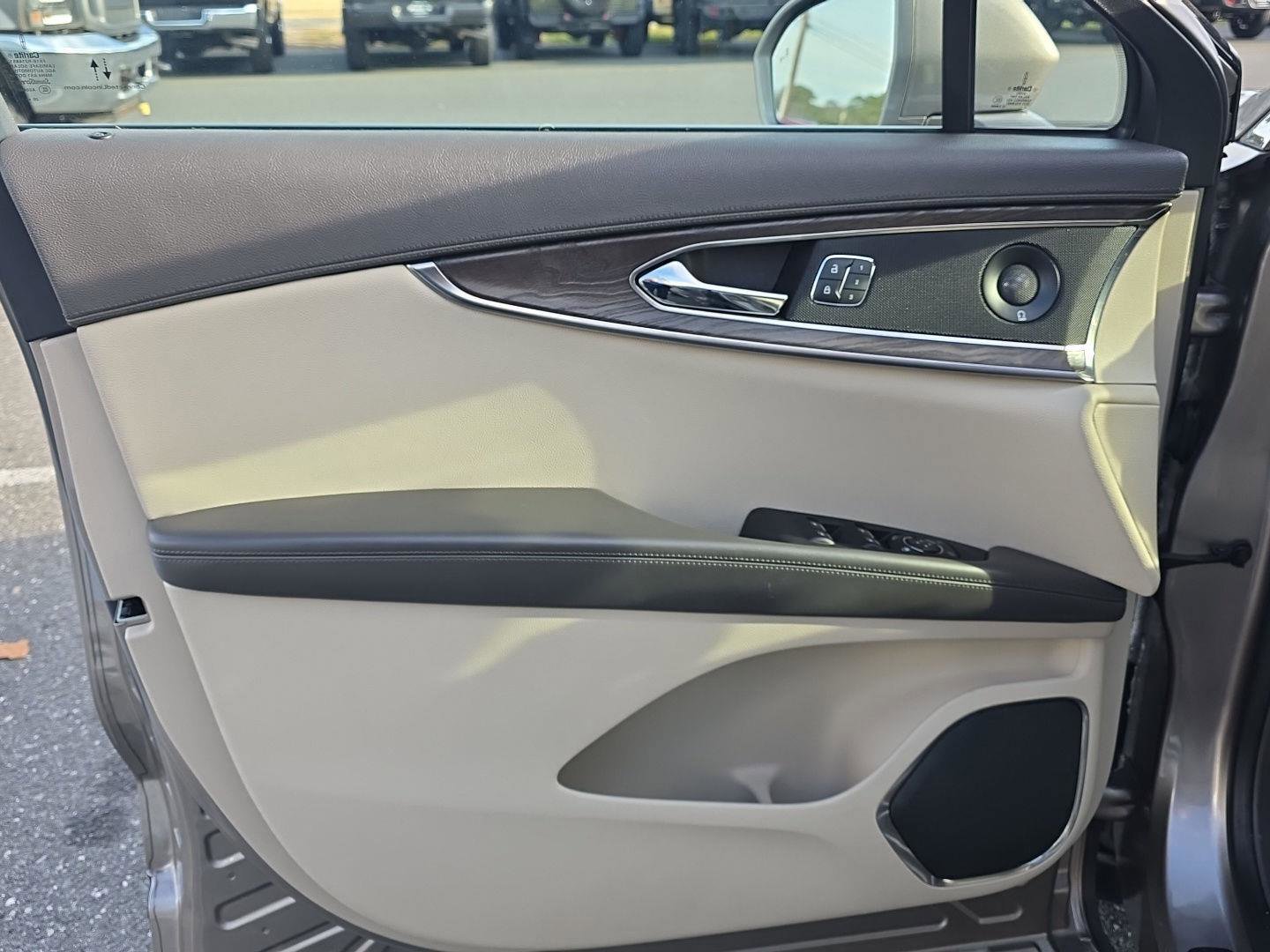 Used 2020 Lincoln Nautilus Reserve image 28