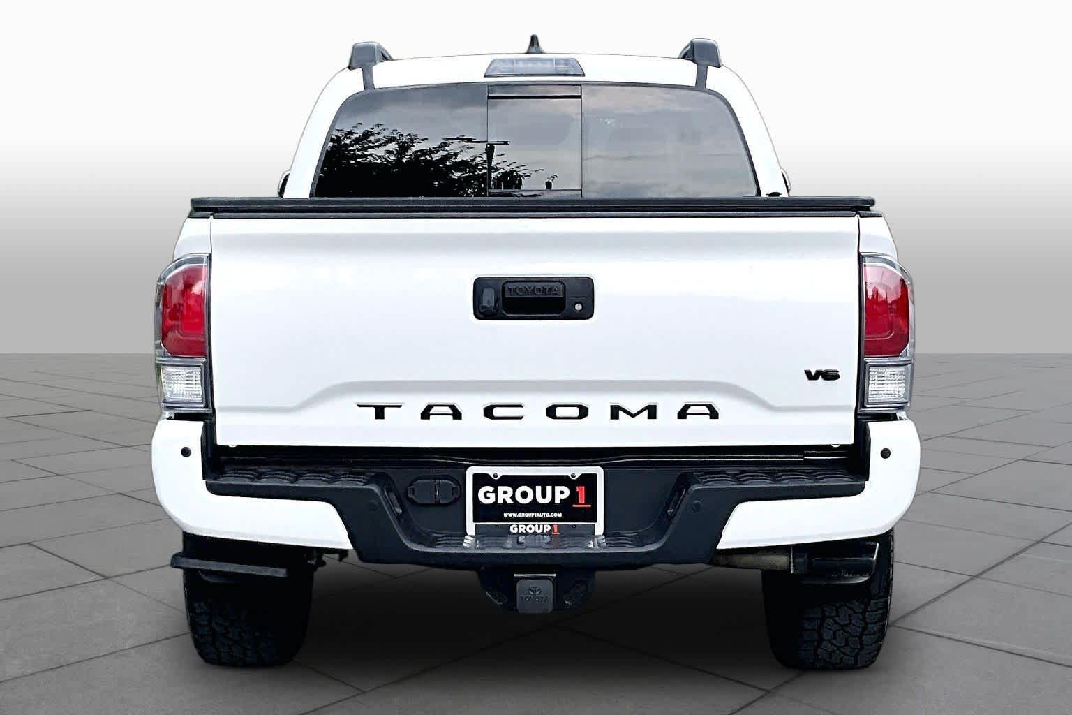 Used 2022 Toyota Tacoma TRD Sport w/ TRD Premium Sport Package AWD/4WD image 5