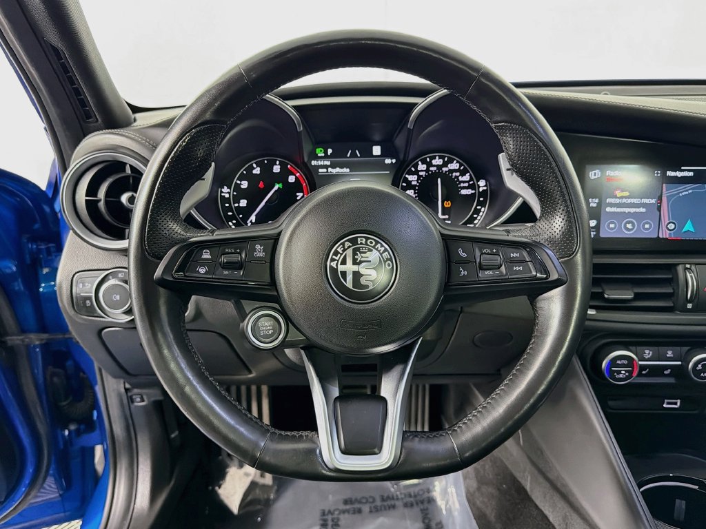 Used 2022 Alfa Romeo Giulia Veloce AWD/4WD image 11