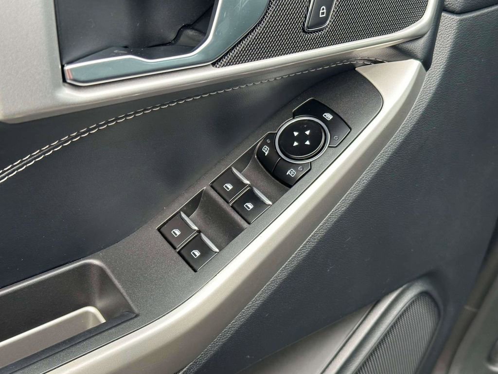 Used 2022 Ford Explorer XLT w/ Equipment Group 202A image 17