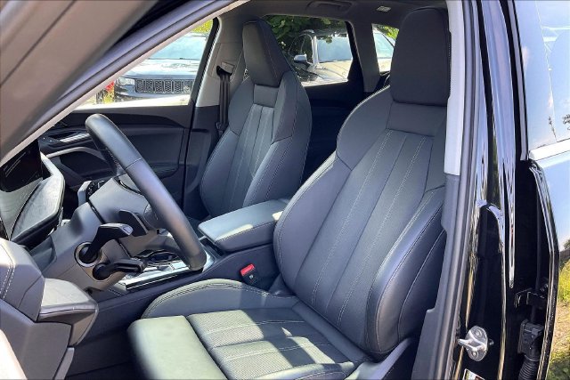Used 2025 Audi Q5 Premium Plus w/ Premium Plus AWD/4WD image 25