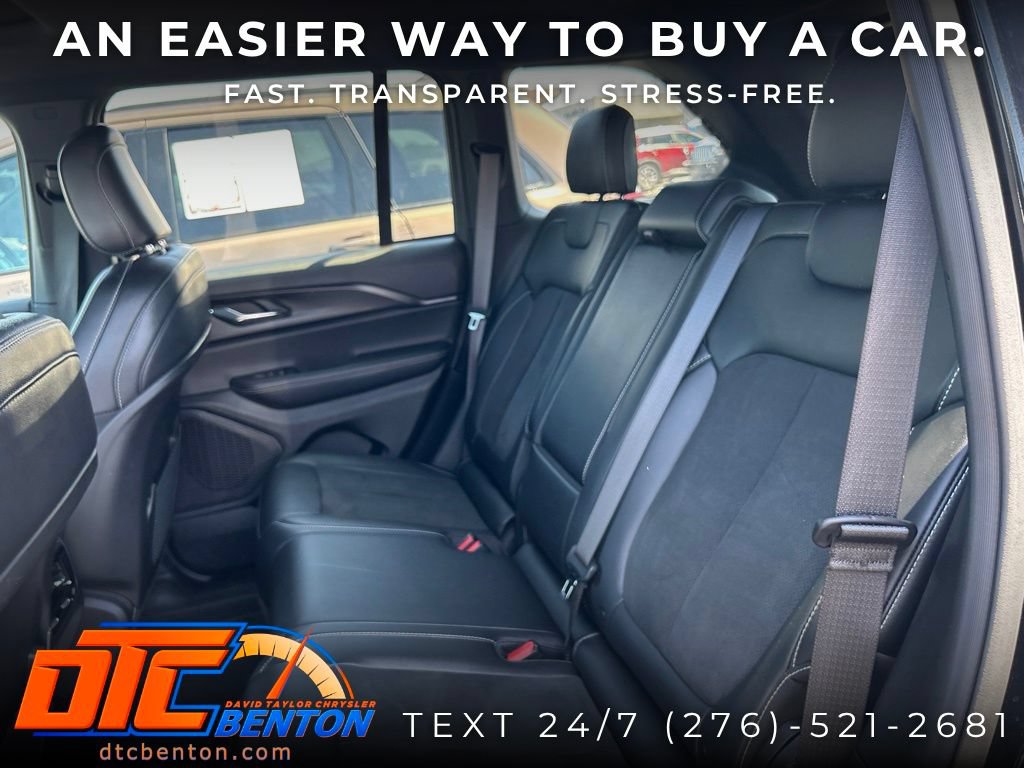 Used 2025 Jeep Grand Cherokee Altitude AWD/4WD image 21