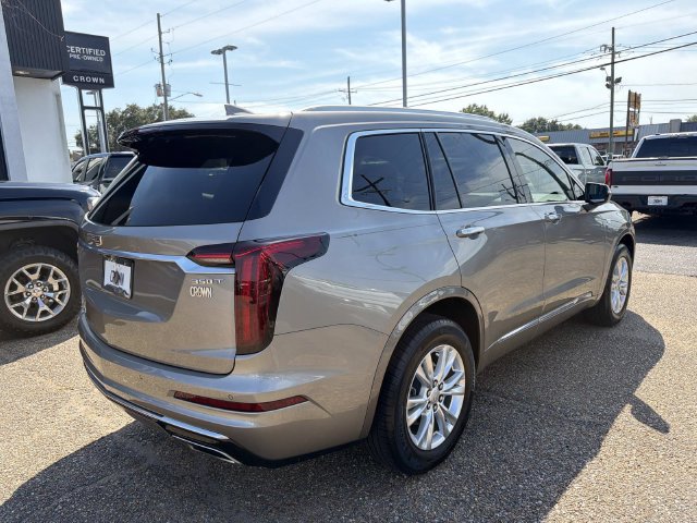Used 2023 Cadillac XT6 Luxury w/ LPO, Floor Liner Package FWD image 6