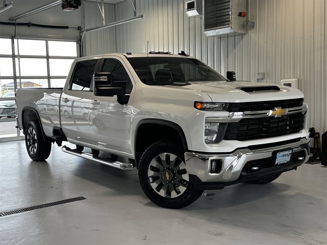 Used 2024 Chevrolet Silverado 3500 LT image 1