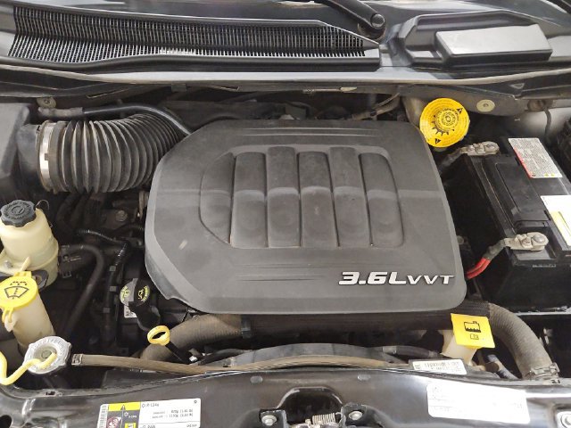 Used 2015 Chrysler Town & Country S FWD image 27