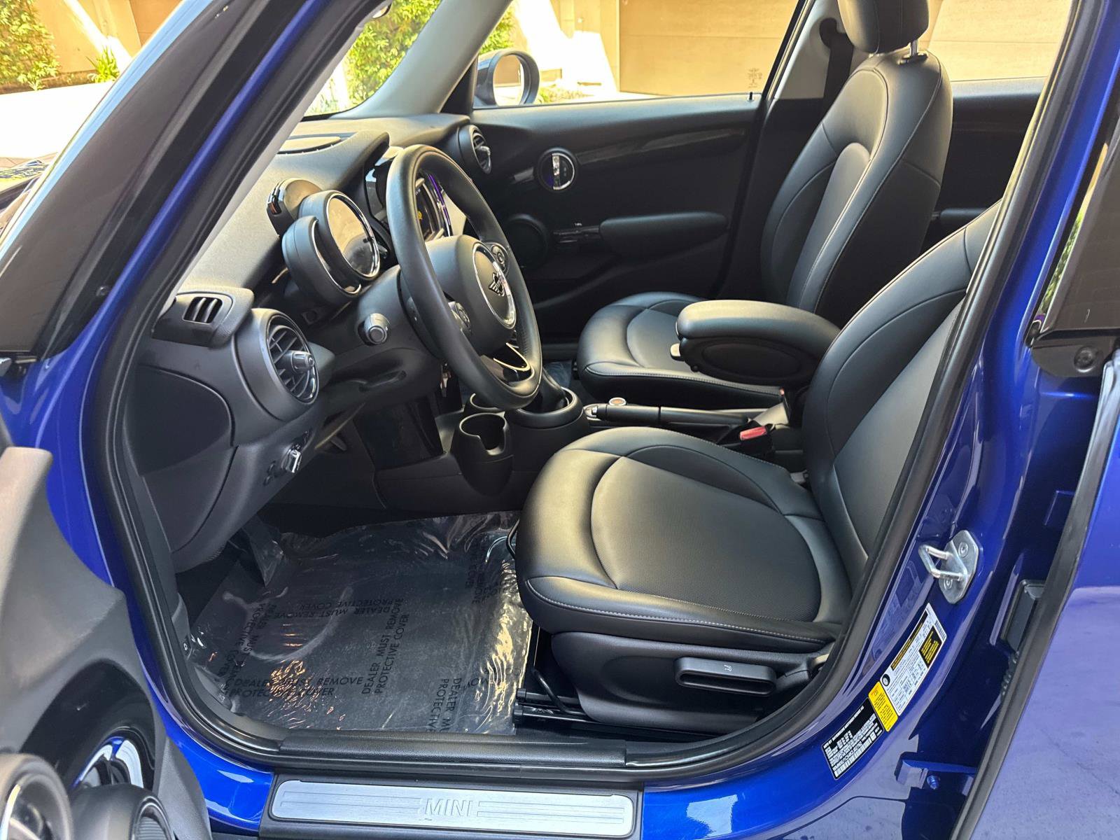 Used 2019 MINI Cooper 4-Door Hardtop w/ Signature Upholstery Package image 9