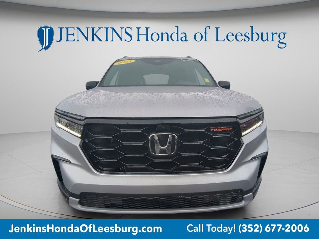Used 2025 Honda Pilot TrailSport image 8