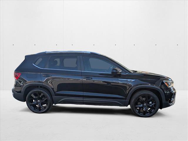 Used 2023 Volkswagen Taos SE w/ Panoramic Sunroof Package image 4
