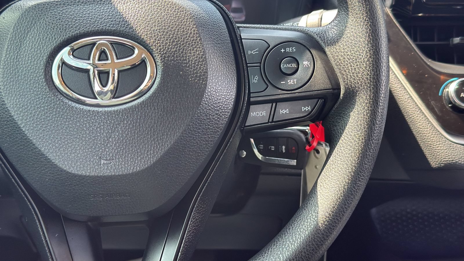 Used 2022 Toyota Corolla LE FWD image 15
