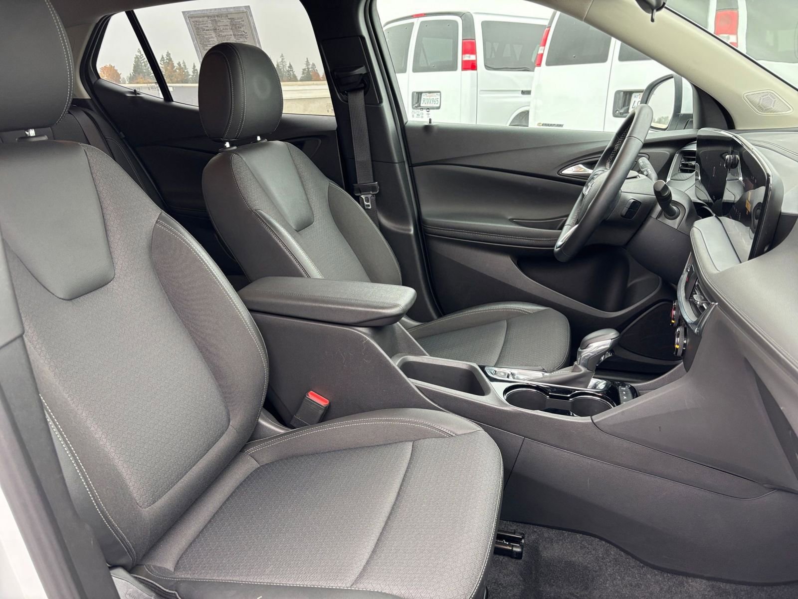 Used 2025 Buick Encore GX Preferred image 34